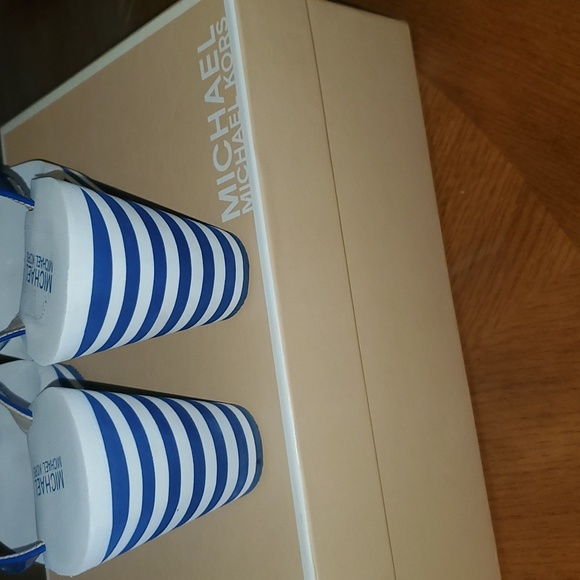 MICHAEL Michael Kors Cobalt Judy Wedge Thong Sandal Size 7.5 - Picture 6 of 12
